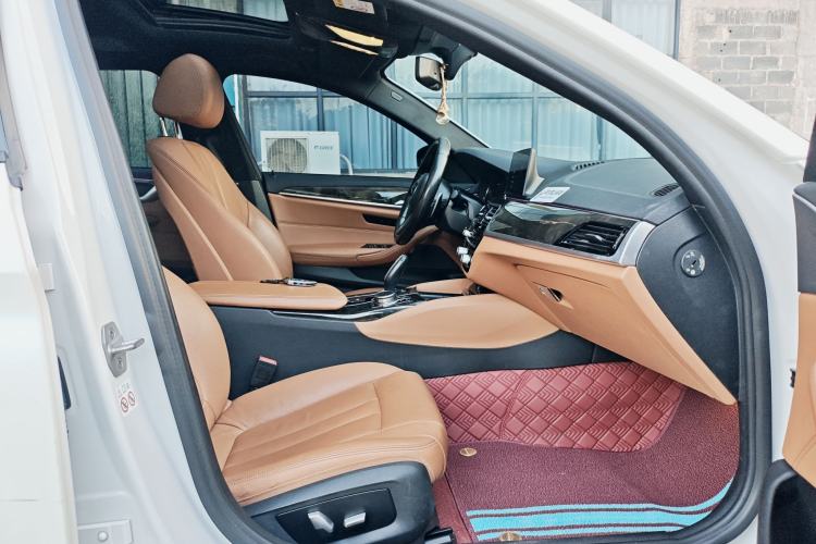 Used BMW 5 Series 2018 530Li xDrive M Sport Package Interior 8