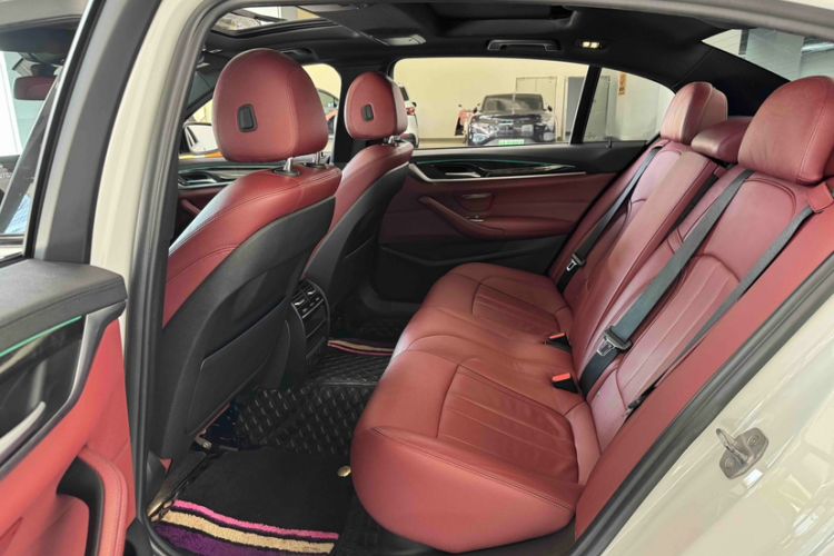 Used BMW 5 Series 2018 Facelifted 530Li xDrive M Sport Package Interior 9