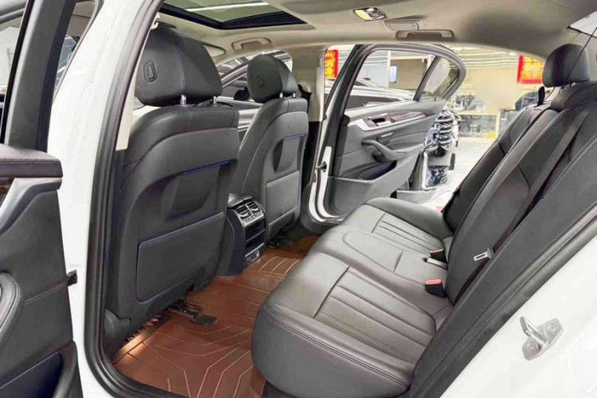 Used BMW 5 Series 2018 525Li Luxury Package Interior 9