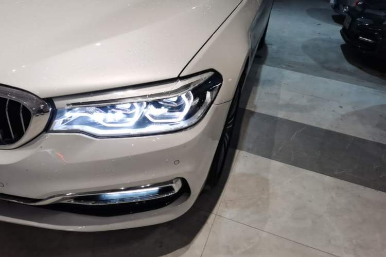 Used BMW 5 Series 2018 Facelifted 530Li Luxury Edition Premium Package Left Front Headlight