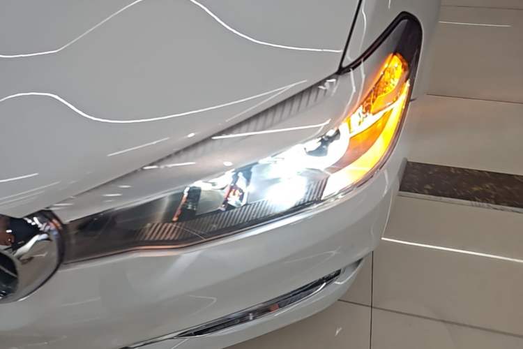 Used BMW 5 Series 2018 Revised Version 530Li Leading Edition Luxury Package Left Front Headlight