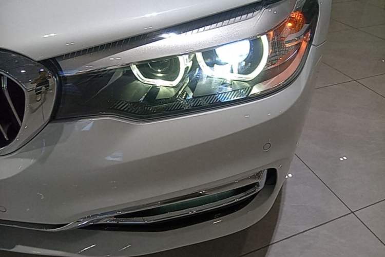 Used BMW 5 Series 2018 Revised Version 530Li Leading Edition Luxury Package Left Front Headlight