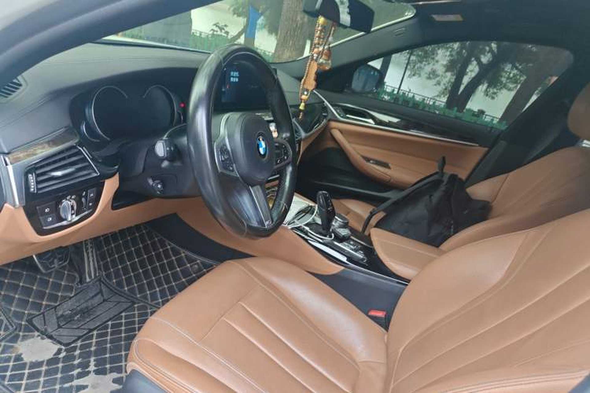 Used BMW 5 Series 2018 Restyled 530Li Leading Edition M Sport Package Left Front Seat