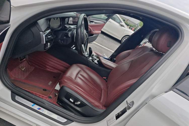 Used BMW 5 Series 2018 Restyled 530Li Leading Edition M Sport Package Left Front Seat