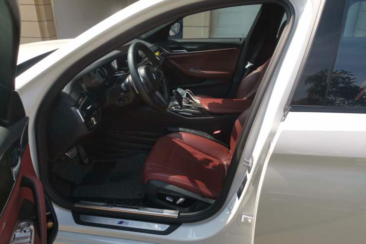Used BMW 5 Series 2018 Restyled 530Li Leading Edition M Sport Package Left Front Seat