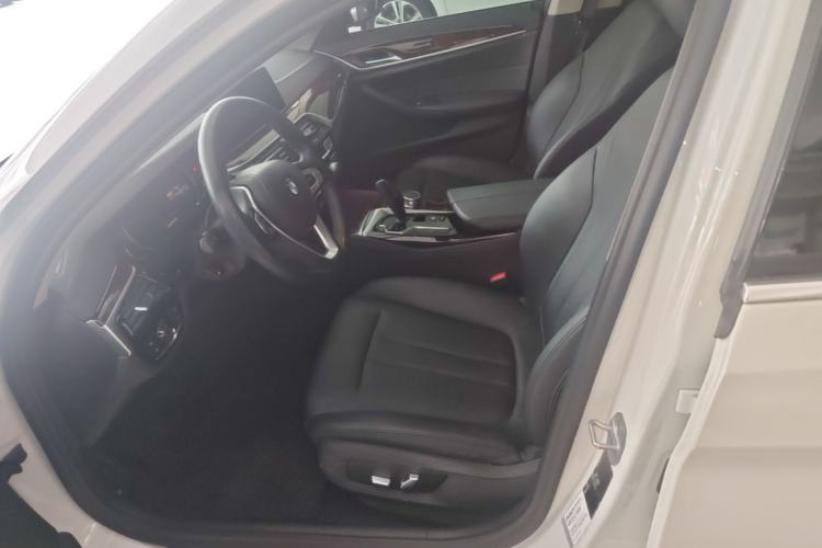 Used BMW 5 Series 2018 525Li Luxury Package Left Front Seat