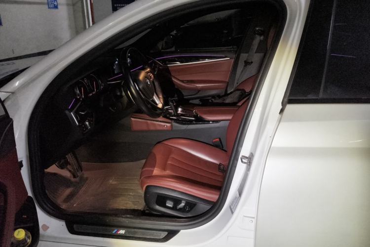 Used BMW 5 Series 2018 Restyled 530Li Leading Edition M Sport Package Left Front Seat