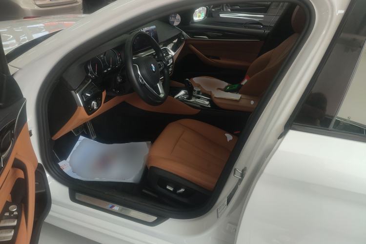 Used BMW 5 Series 2018 Restyled 530Li Leading Edition M Sport Package Left Front Seat
