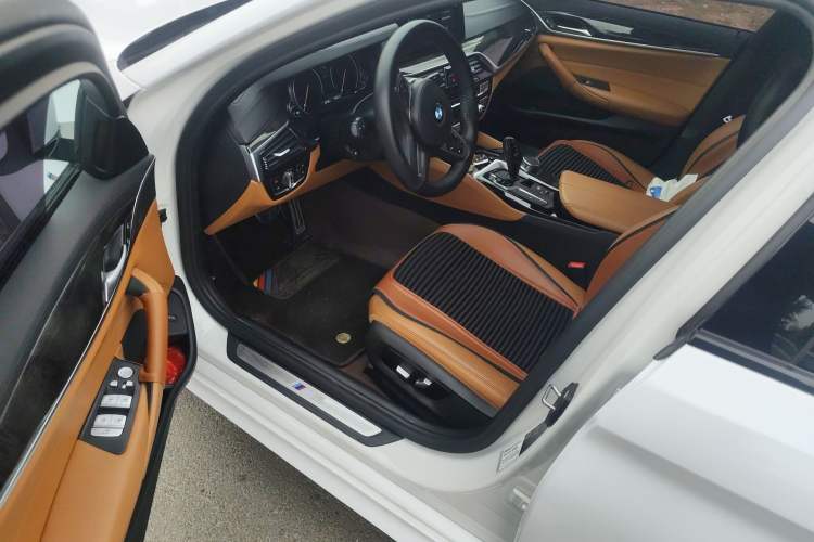 Used BMW 5 Series 2018 Restyled 530Li Leading Edition M Sport Package Left Front Seat
