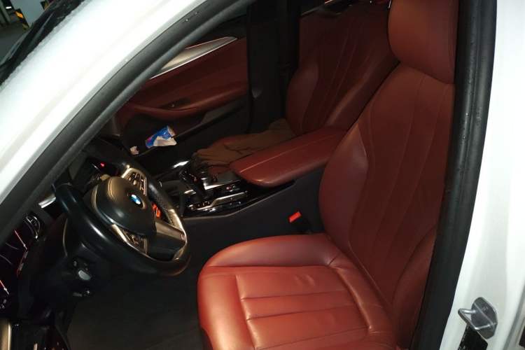 Used BMW 5 Series 2018 Restyled 530Li Leading Edition M Sport Package Left Front Seat