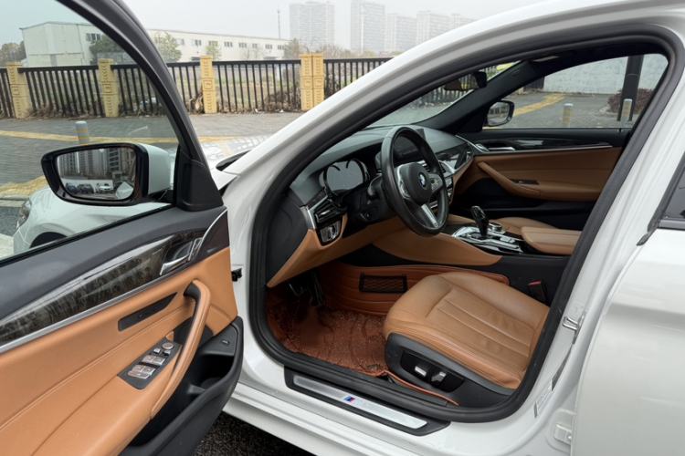 Used BMW 5 Series 2018 530Li Leading Model M Sport Package Left Front Seat
