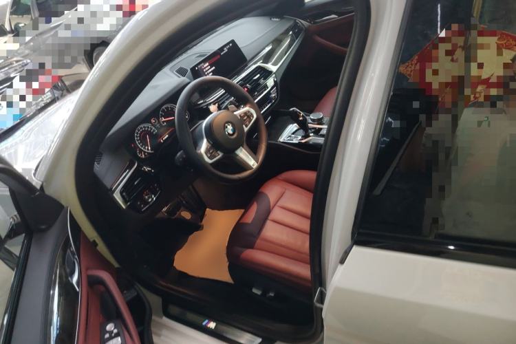 Used BMW 5 Series 2018 Restyled 530Li Leading Edition M Sport Package Left Front Seat