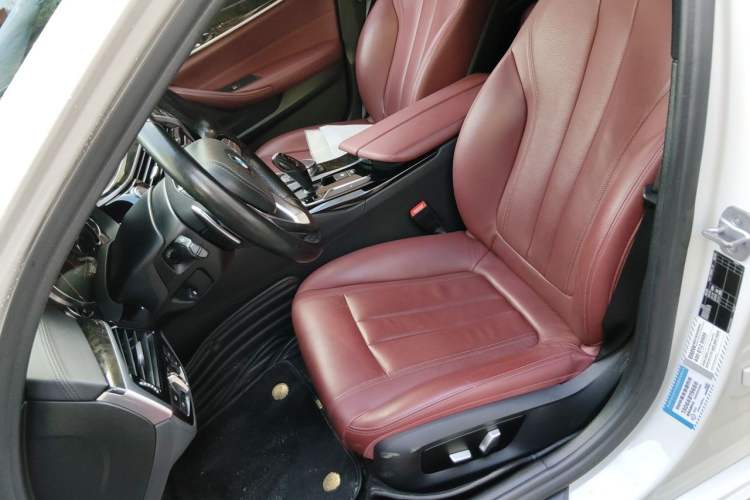 Used BMW 5 Series 2018 Restyled 530Li Leading Edition M Sport Package Left Front Seat