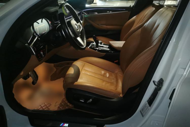 Used BMW 5 Series 2018 530Li Leading Model M Sport Package Left Front Seat