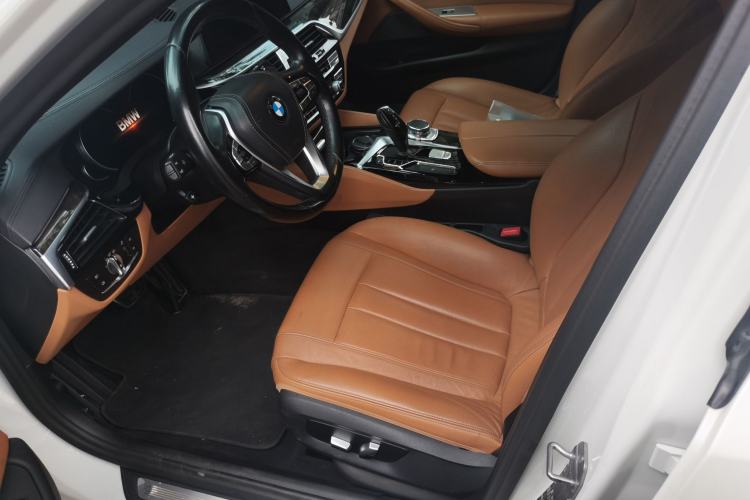 Used BMW 5 Series 2018 Restyled 530Li Leading Edition M Sport Package Left Front Seat