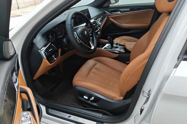 Used BMW 5 Series 2018 Restyled 530Li Leading Edition M Sport Package Left Front Seat