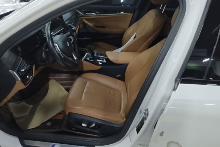 Used BMW 5 Series 2018 Restyled 530Li Leading Edition M Sport Package Left Front Seat