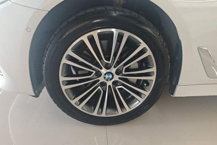 Used BMW 5 Series 2018 Facelifted 530Li Luxury Edition Premium Package Left Front Wheel Hub
