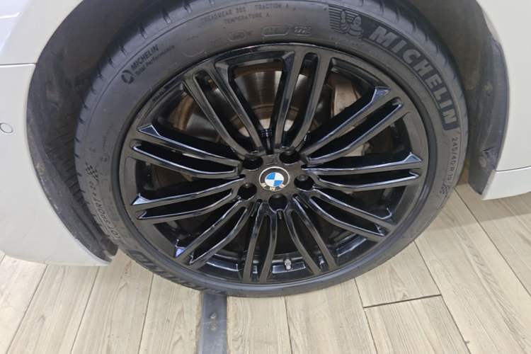 Used BMW 5 Series 2018 Restyled 530Li Leading Edition M Sport Package Left Front Wheel Hub