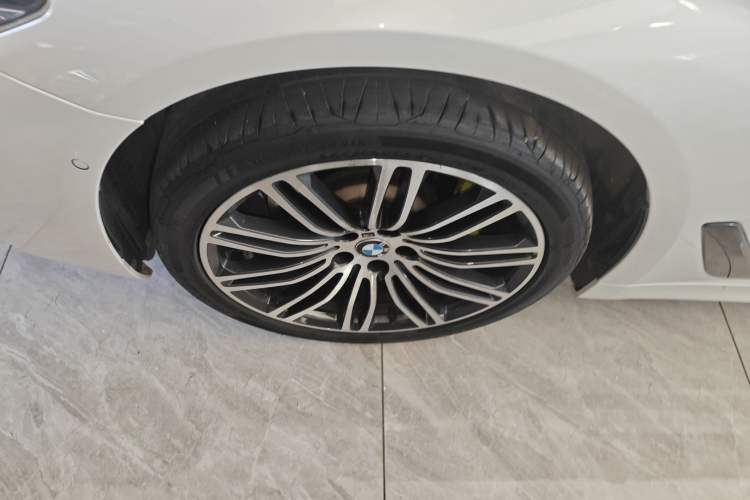 Used BMW 5 Series 2018 Facelifted 530Li xDrive M Sport Package Left Front Wheel Hub