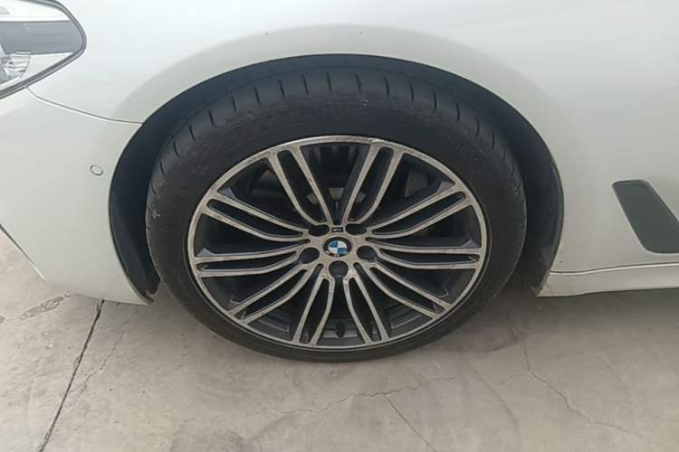 Used BMW 5 Series 2018 Restyled 530Li Leading Edition M Sport Package Left Front Wheel Hub
