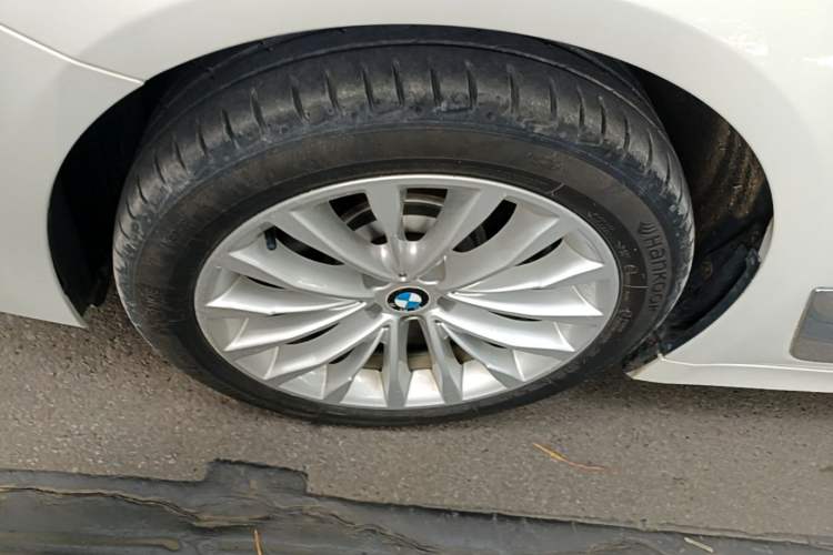 Used BMW 5 Series 2018 Revised Version 530Li Leading Edition Luxury Package Left Front Wheel Hub