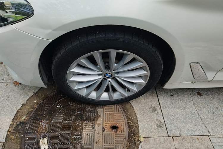 Used BMW 5 Series 2018 Revised Version 530Li Leading Edition Luxury Package Left Front Wheel Hub
