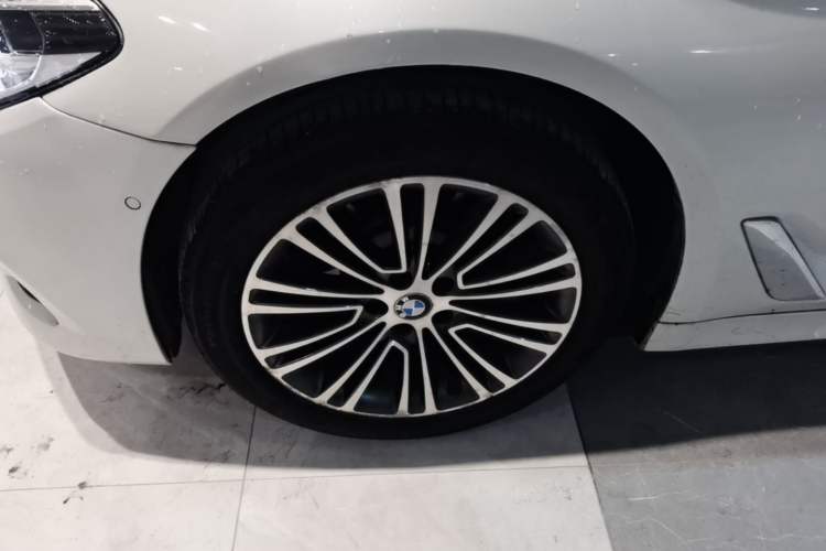 Used BMW 5 Series 2018 Facelifted 530Li Luxury Edition Premium Package Left Front Wheel Hub