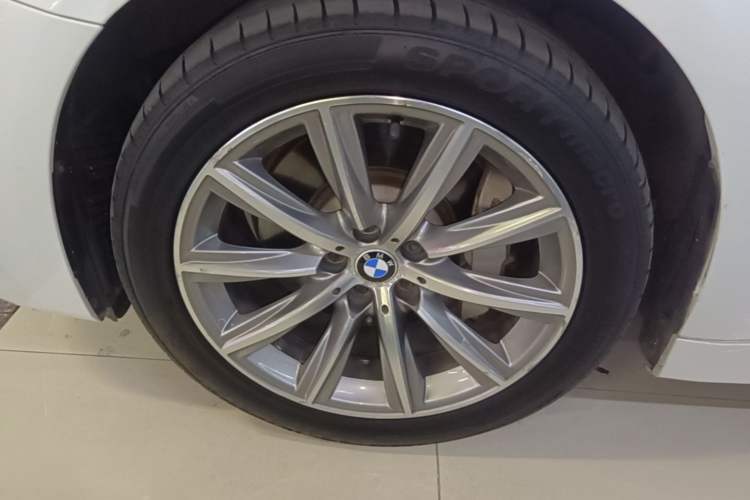 Used BMW 5 Series 2018 528Li Launch Special Edition Left Front Wheel Hub