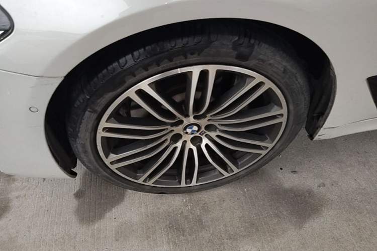 Used BMW 5 Series 2018 530Li Leading Model M Sport Package Left Front Wheel Hub