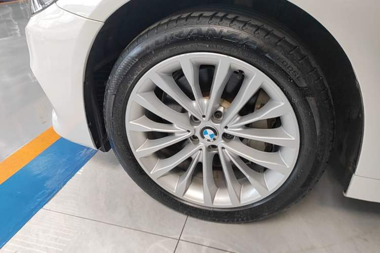 Used BMW 5 Series 2018 Revised Version 530Li Leading Edition Luxury Package Left Front Wheel Hub
