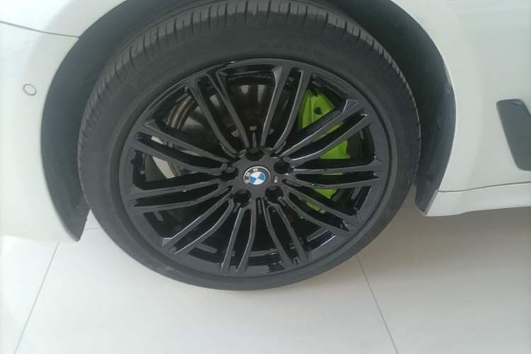 Used BMW 5 Series 2018 525Li M Sport Package Left Front Wheel Hub