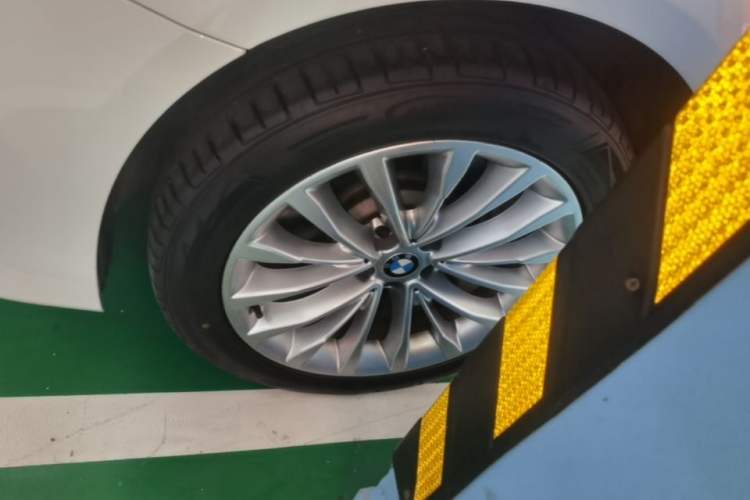 Used BMW 5 Series 2018 Revised Version 530Li Leading Edition Luxury Package Left Front Wheel Hub