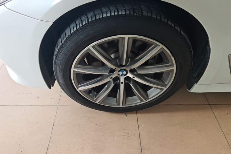 Used BMW 5 Series 2018 528Li Launch Special Edition Left Front Wheel Hub