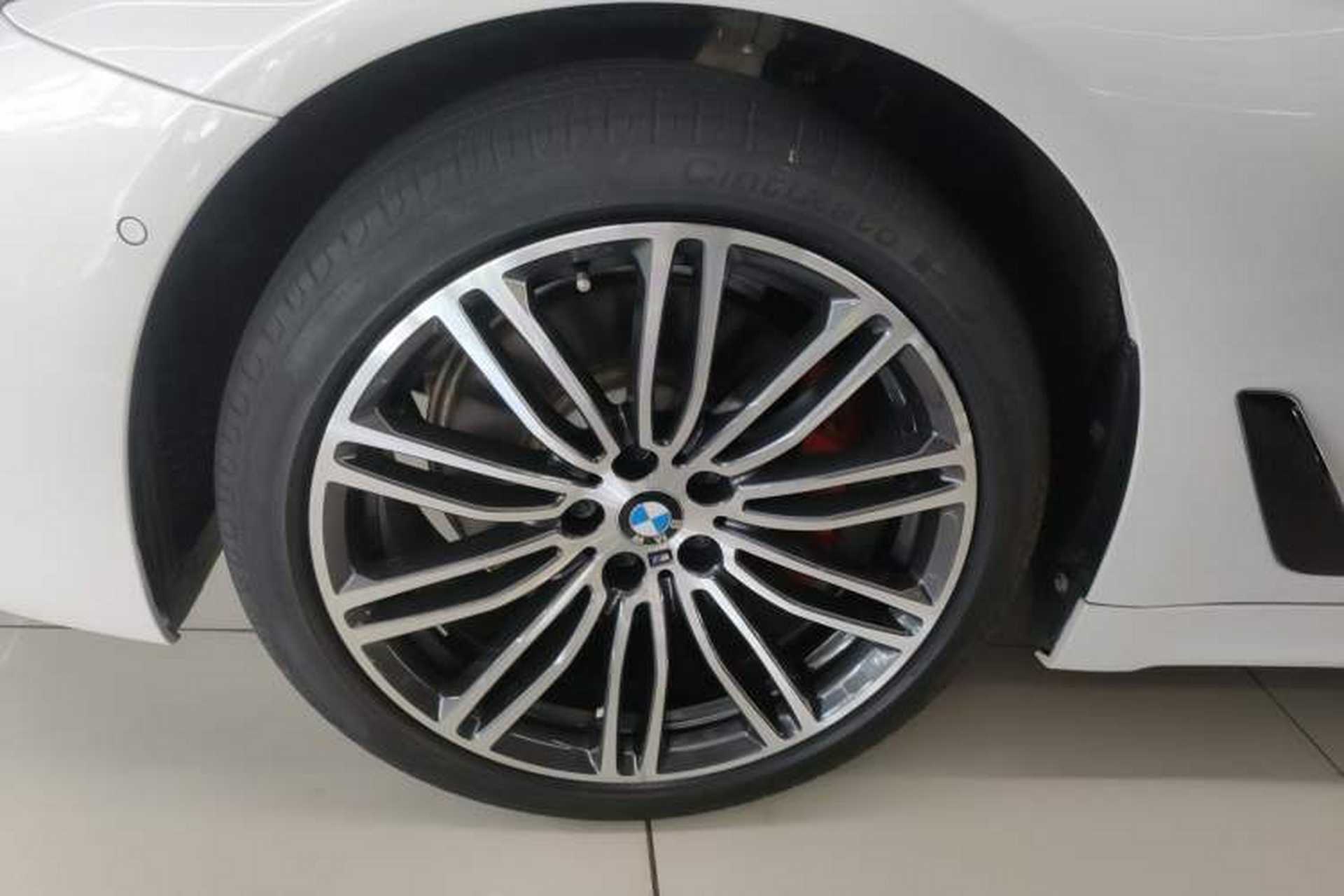 Used BMW 5 Series 2018 Restyled 530Li Leading Edition M Sport Package Left Front Wheel Hub
