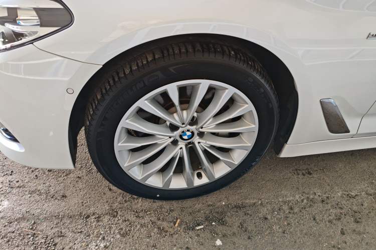 Used BMW 5 Series 2018 Revised Version 530Li Leading Edition Luxury Package Left Front Wheel Hub