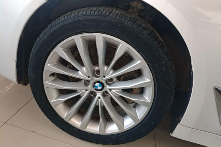 Used BMW 5 Series 2018 525Li Luxury Package Left Front Wheel Hub