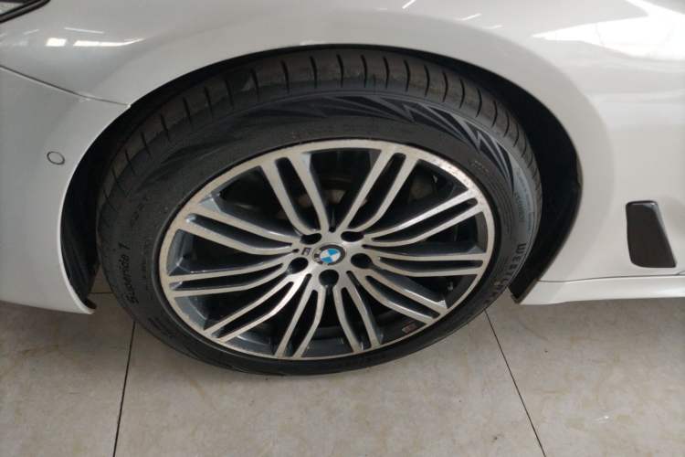 Used BMW 5 Series 2018 530Li xDrive M Sport Package Left Front Wheel Hub