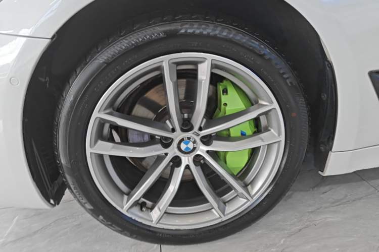 Used BMW 5 Series 2018 525Li M Sport Package Left Front Wheel Hub