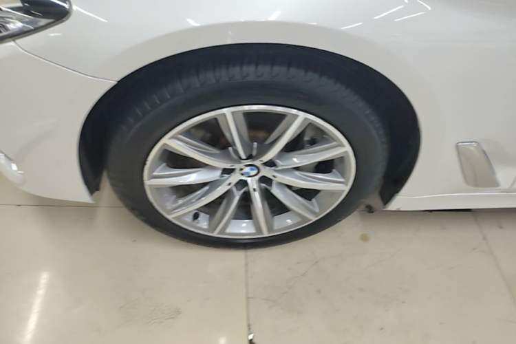 Used BMW 5 Series 2018 528Li Launch Special Edition Left Front Wheel Hub