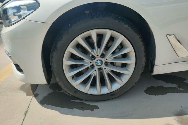 Used BMW 5 Series 2018 Revised Version 530Li Leading Edition Luxury Package Left Front Wheel Hub