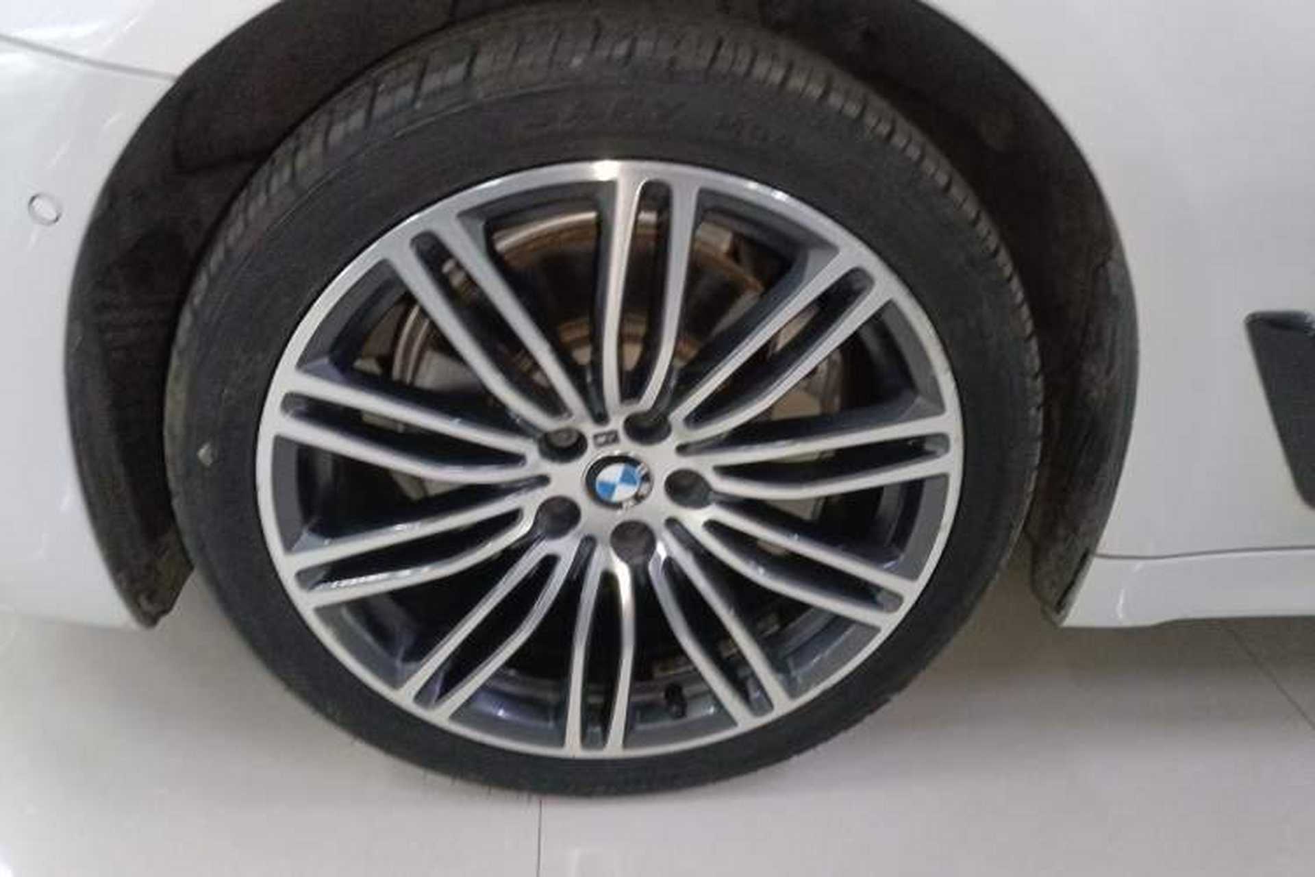 Used BMW 5 Series 2018 Restyled 530Li Leading Edition M Sport Package Left Front Wheel Hub