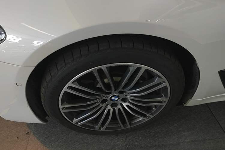 Used BMW 5 Series 2018 530Li Luxury Edition M Sport Package Left Front Wheel Hub