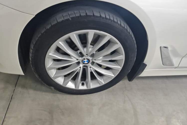 Used BMW 5 Series 2018 Facelifted 530Li xDrive Luxury Package Left Front Wheel Hub