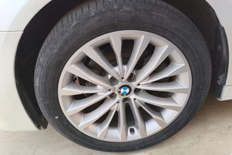 Used BMW 5 Series 2018 525Li Luxury Package Left Front Wheel Hub