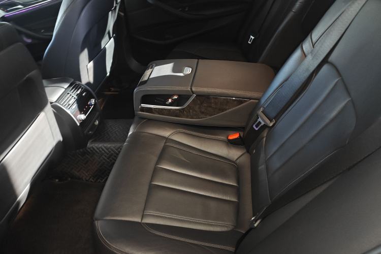Used BMW 5 Series 2018 Facelifted 530Li xDrive M Sport Package Left Rear Seat