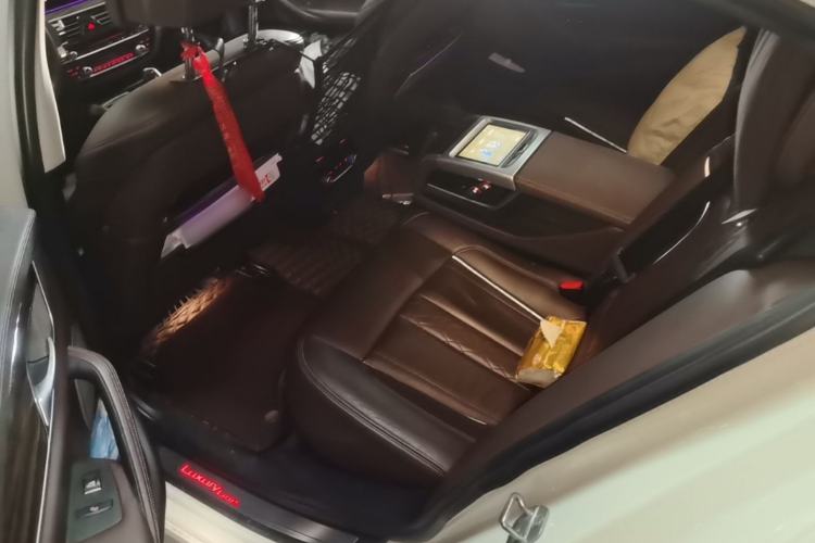 Used BMW 5 Series 2018 530Li Luxury Edition Premium Package Left Rear Seat