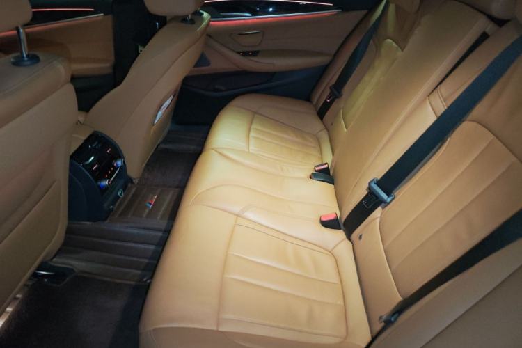 Used BMW 5 Series 2018 Restyled 530Li Luxury Edition M Sport Package Left Rear Seat