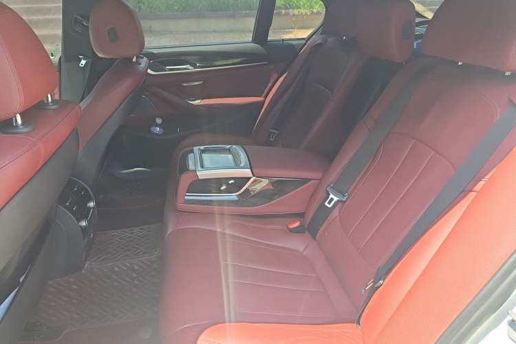Used BMW 5 Series 2018 Restyled 530Li Luxury Edition M Sport Package Left Rear Seat