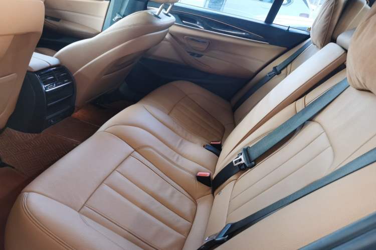 Used BMW 5 Series 2018 Facelifted 530Li xDrive M Sport Package Left Rear Seat